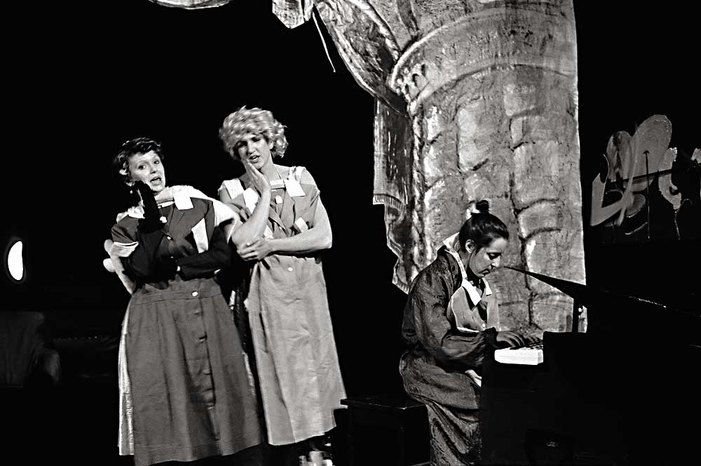 From left, Weaver, Shaw and Deb Margolin in Beauty and the Beast in 1982.