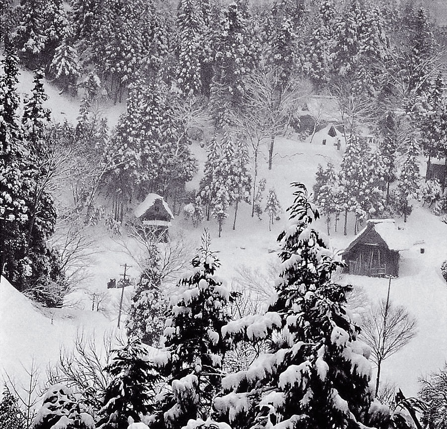 Toga Village in February. (Photo by Kishin Shinoyama)